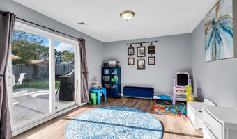 6 Roxbury Dr, Barnegat, NJ 08005