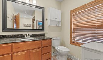 330 N Country Club Dr, Addison, IL 60101