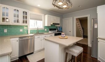 26 Carey St, Newport, RI 02840
