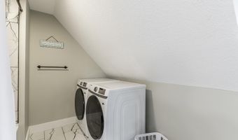 334 W 9th St, Auburn, IN 46706