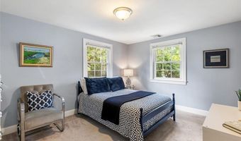 15 Zephyr Ln, Barrington, RI 02806