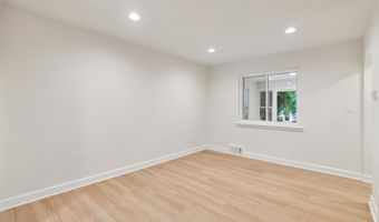 141 LYNHAVEN Dr, Alexandria, VA 22305