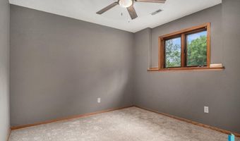 1601 E Keystone Dr, Brandon, SD 57005