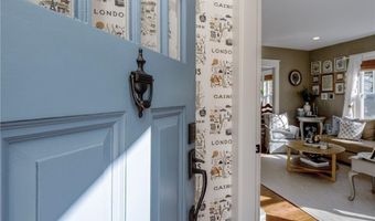 26 Vernon Ave, Newport, RI 02840