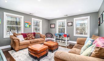 8 Marilyn Rd, Brookfield, CT 06804