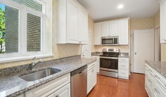 2376 Madison Rd, Cincinnati, OH 45208