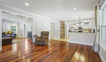 6 Huckleberry Ln, New Egypt, NJ 08533