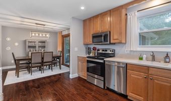 3 Oaks Ct, Albany, NY 12203