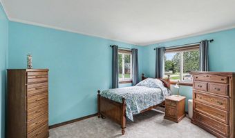 302 Westwinds Dr, Almont, MI 48003