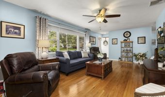 17 Valley Stream Dr, Danbury, CT 06811