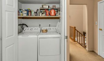 4 Victoria Dr, Amityville, NY 11701