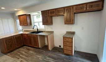 252 S Taxiway Dr, Albany, KY 42602