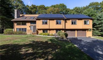 8 Robin Dr, North Kingstown, RI 02852