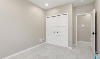 405 N Sunshine Ave, Brandon, SD 57005