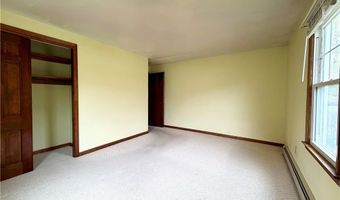 6 Lakewood Dr, Narragansett, RI 02882