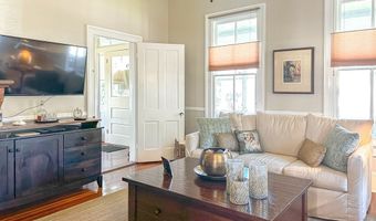 142 4th St, Apalachicola, FL 32320