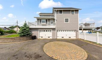 25 Meadow Ln, Amityville, NY 11701