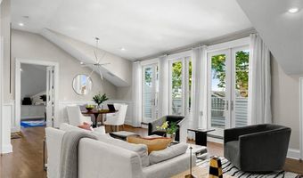 50 School St 7, Newport, RI 02840