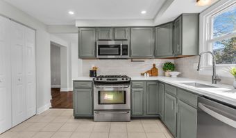 35 Bayside Ave, Barnegat, NJ 08005