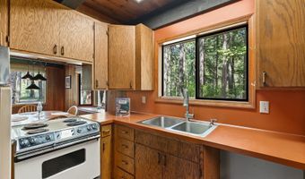 55482 DELTA Rd, Blue River, OR 97413