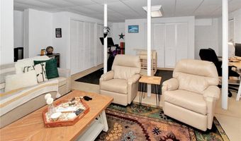 231 Maple Ave 102, Newport, RI 02840