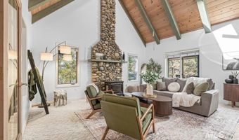 9734 Moore Dr, Cascade, ID 83611