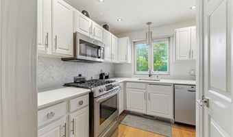 152 Fairway Dr, Coventry, RI 02816