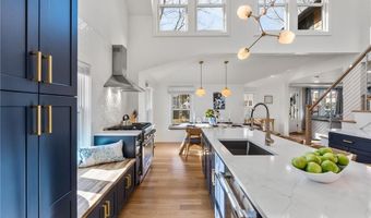 14 Robinson St, Narragansett, RI 02882