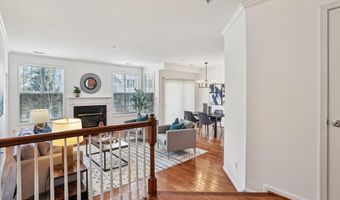 4691 LONGSTREET Ln 202, Alexandria, VA 22311