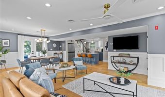 20 Summer St 2, Newport, RI 02840