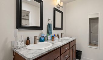 37 N Mountain Ave, Ashland, OR 97520