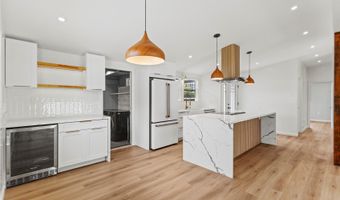 308 Hanakoa St, Honolulu, HI 96825