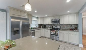 7 Wilbur Ave, Newport, RI 02840