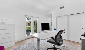 3843 Hayvenhurst Ave, Encino, CA 91436