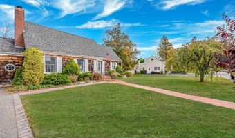 50 Mole Pl, Amityville, NY 11701