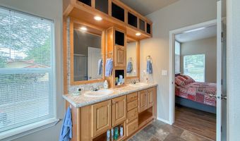 631 HASSETT St, Brookings, OR 97415