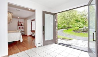 3 Larissa Ct, Airmont, NY 10952