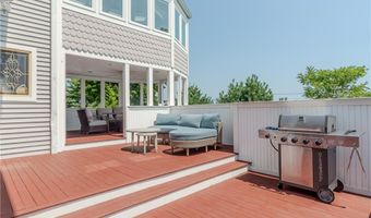 21 Crestwood Rd, Warwick, RI 02886