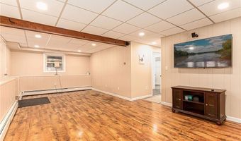 42 Seminole Trl, Cranston, RI 02921
