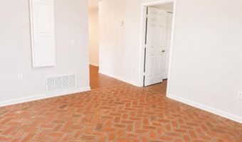 135 Pine Grove Ave, Biloxi, MS 39531