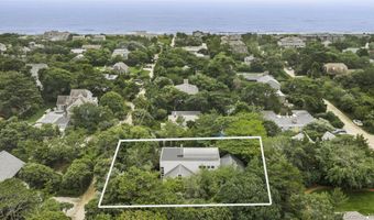 54 Gardiner Dr, Amagansett, NY 11930