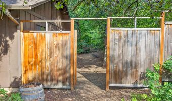 740 Park St, Ashland, OR 97520