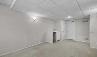 190 Oakbriar Farm Dr, Ballwin, MO 63021