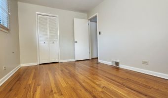 660 W Central Rd, Arlington Heights, IL 60005