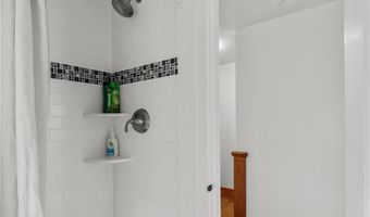 72 Kane Ave, Middletown, RI 02842