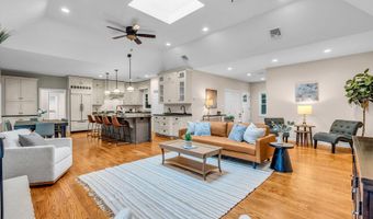 10 Greenwood Pl, Middletown, NJ 07748