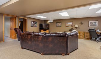 38397 Richmond Heights Dr, Aberdeen, SD 57401