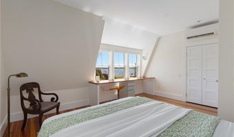 47 Longfellow Rd, Jamestown, RI 02835