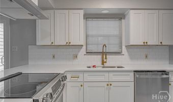 127 Holland Park Cir, Savannah, GA 31419