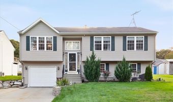 80 TOMAHAWK Trl, Cranston, RI 02921